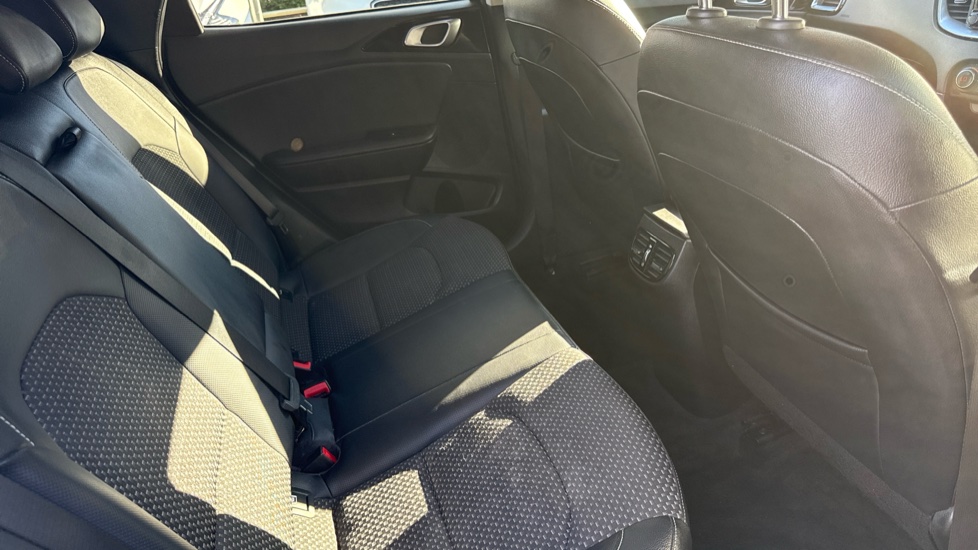 Kia Xceed 1.6 CRDi ISG 3 5dr Diesel Hatchback - Image 16