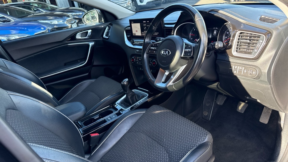 Kia Xceed 1.6 CRDi ISG 3 5dr Diesel Hatchback - Image 40