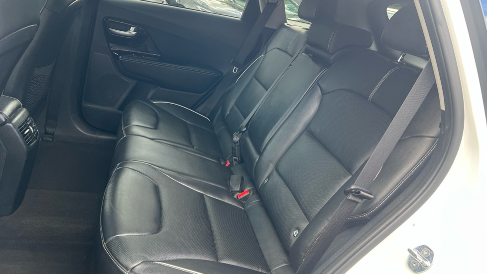 Kia E-Niro 150kW 4+ 64kWh 5dr Auto Electric Estate - Image 23