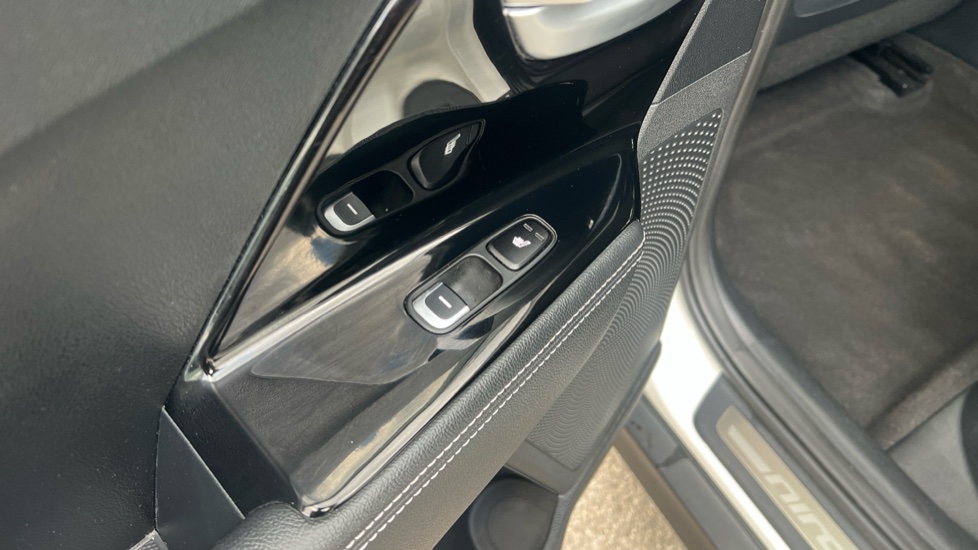 Kia E-Niro 150kW 4+ 64kWh 5dr Auto Electric Estate - Image 24