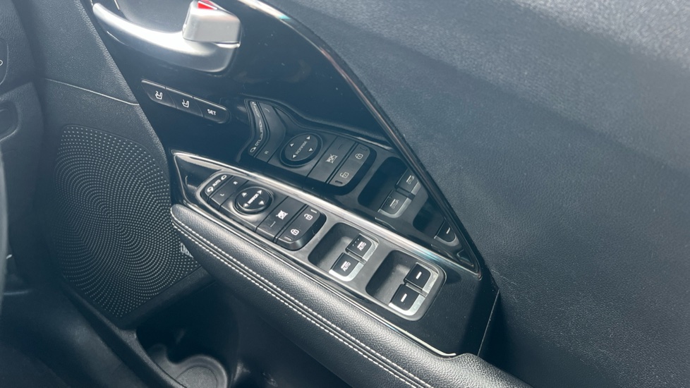 Kia E-Niro 150kW 4+ 64kWh 5dr Auto Electric Estate - Image 34