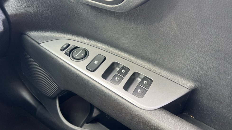 Kia Stonic 1.0T GDi 48V GT-Line S 5dr Petrol Estate - Image 33