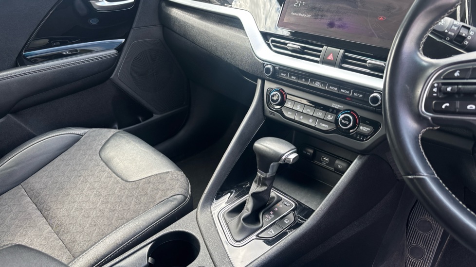 Kia Niro 1.6 GDi Hybrid Connect 5dr DCT Hybrid Estate - Image 14