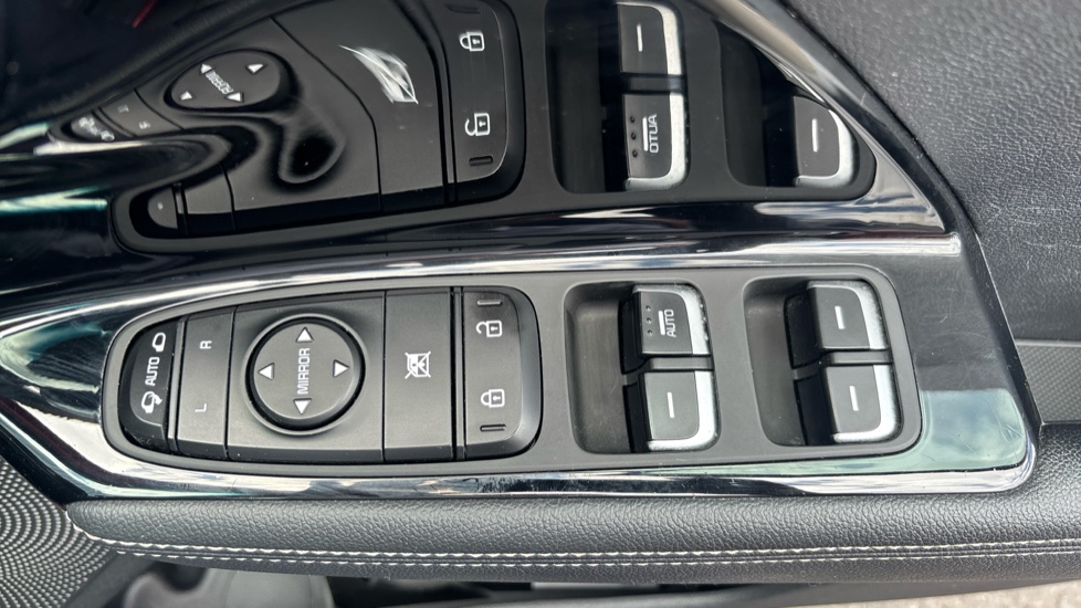 Kia Niro 1.6 GDi Hybrid Connect 5dr DCT Hybrid Estate - Image 21
