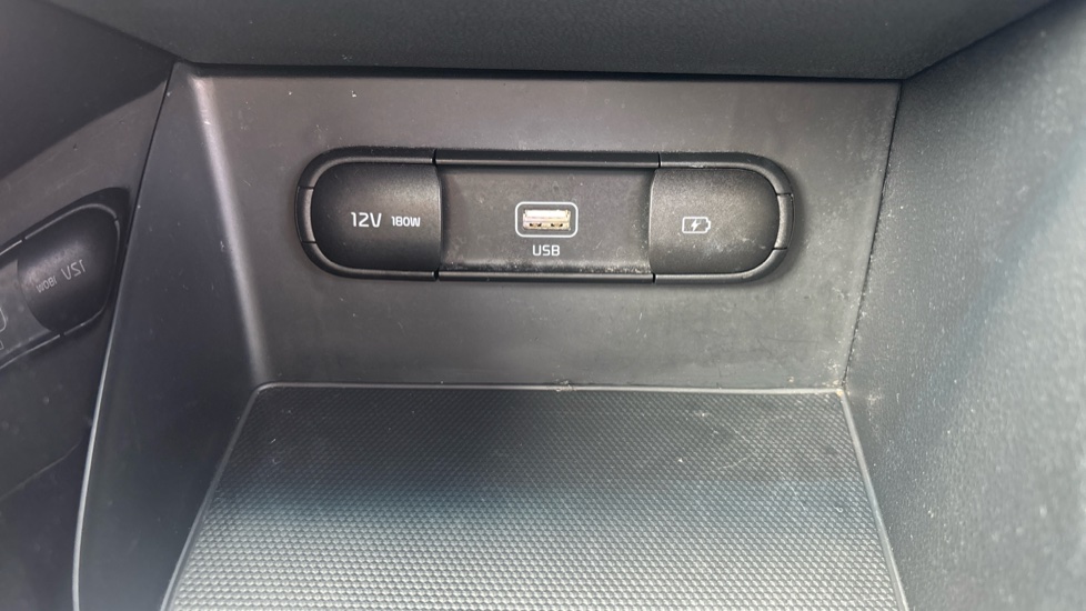 Kia Niro 1.6 GDi Hybrid Connect 5dr DCT Hybrid Estate - Image 29