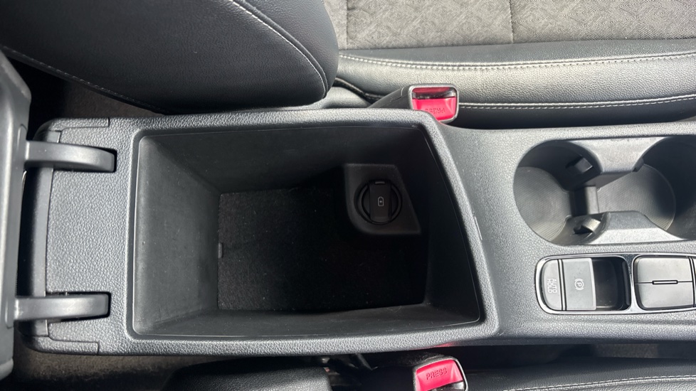 Kia Niro 1.6 GDi Hybrid Connect 5dr DCT Hybrid Estate - Image 33