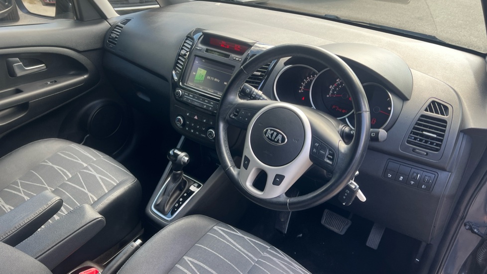Kia Venga 1.6 3 5dr Auto [6] Petrol Hatchback - Image 11