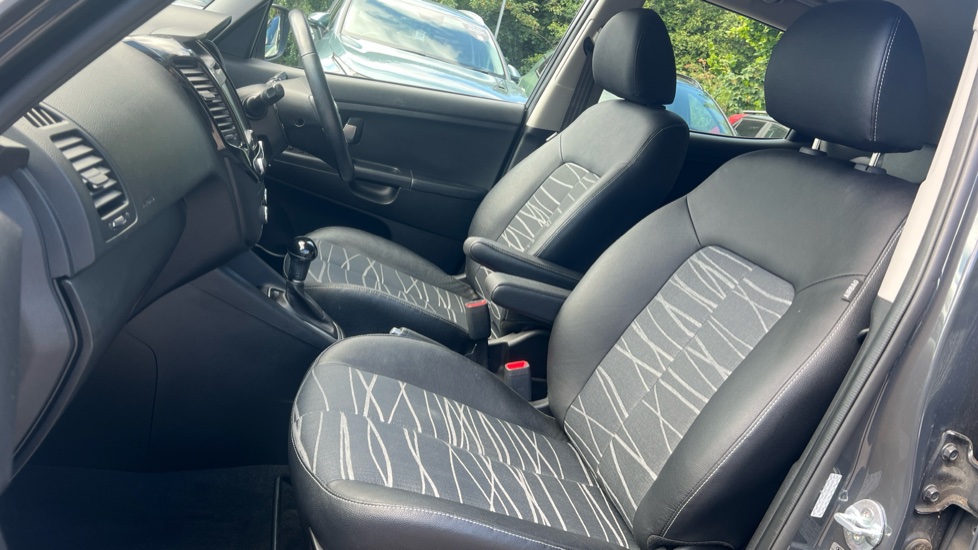 Kia Venga 1.6 3 5dr Auto [6] Petrol Hatchback - Image 21