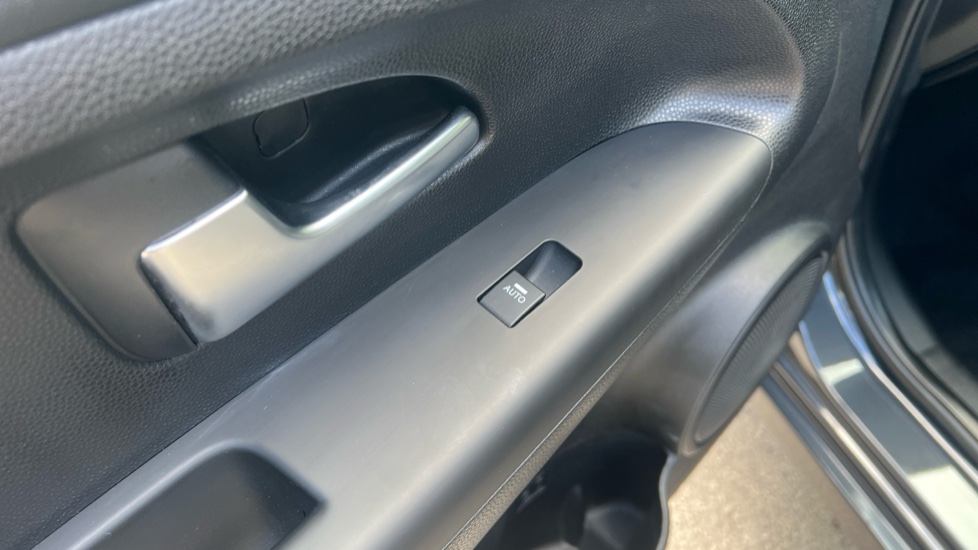 Kia Venga 1.6 3 5dr Auto [6] Petrol Hatchback - Image 22