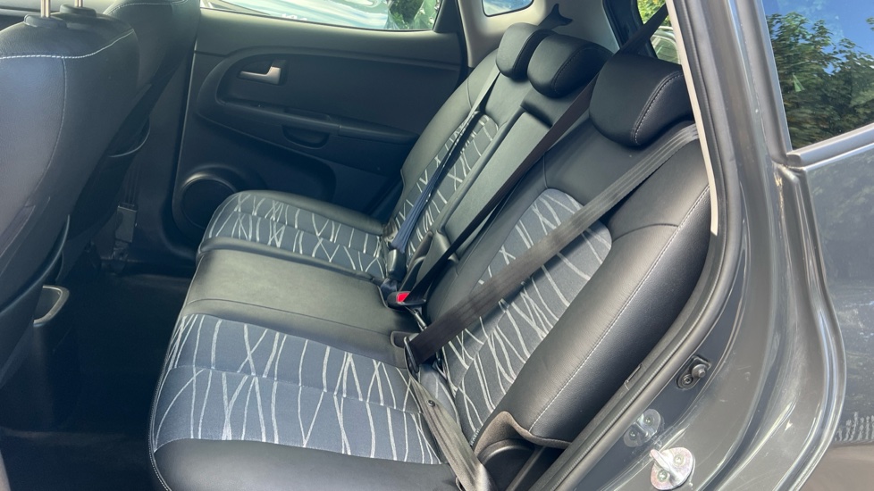 Kia Venga 1.6 3 5dr Auto [6] Petrol Hatchback - Image 23