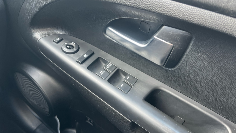 Kia Venga 1.6 3 5dr Auto [6] Petrol Hatchback - Image 32