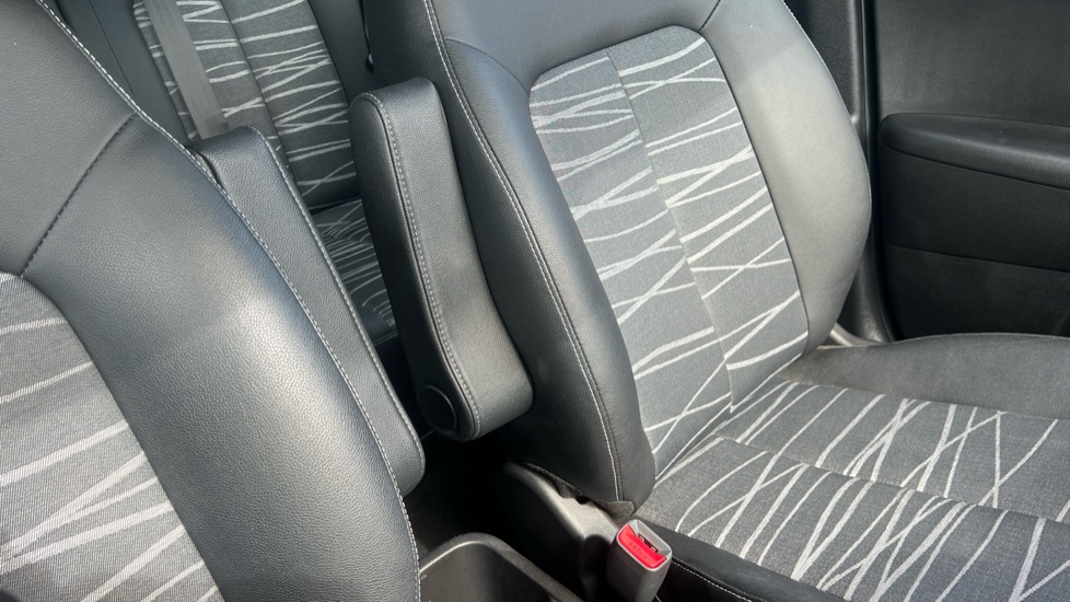 Kia Venga 1.6 3 5dr Auto [6] Petrol Hatchback - Image 39
