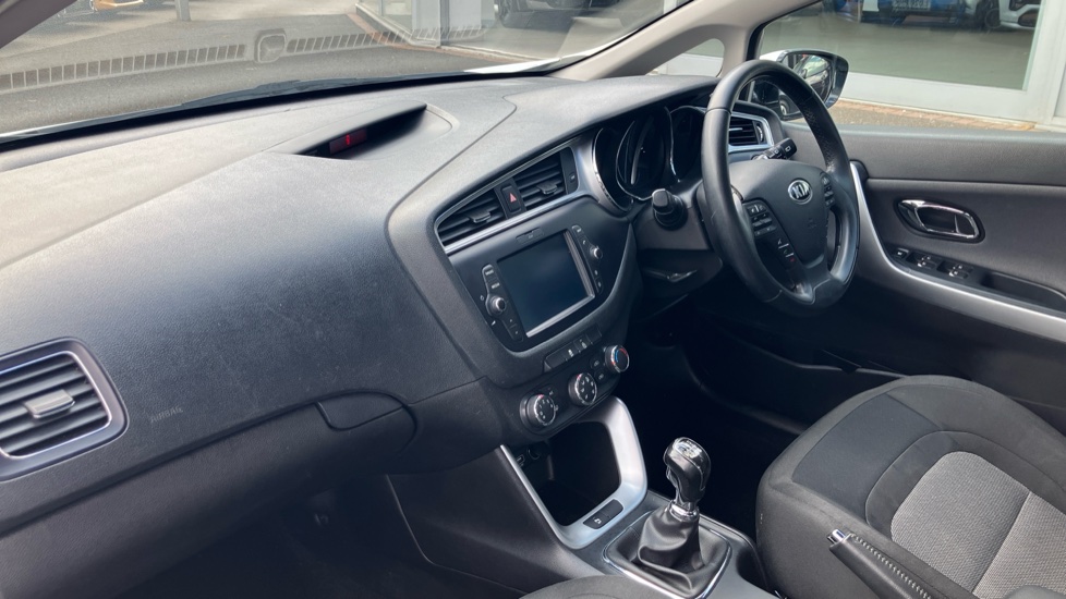 Kia Ceed 1.6 GDi ISG 2 5dr Petrol Hatchback - Image 9