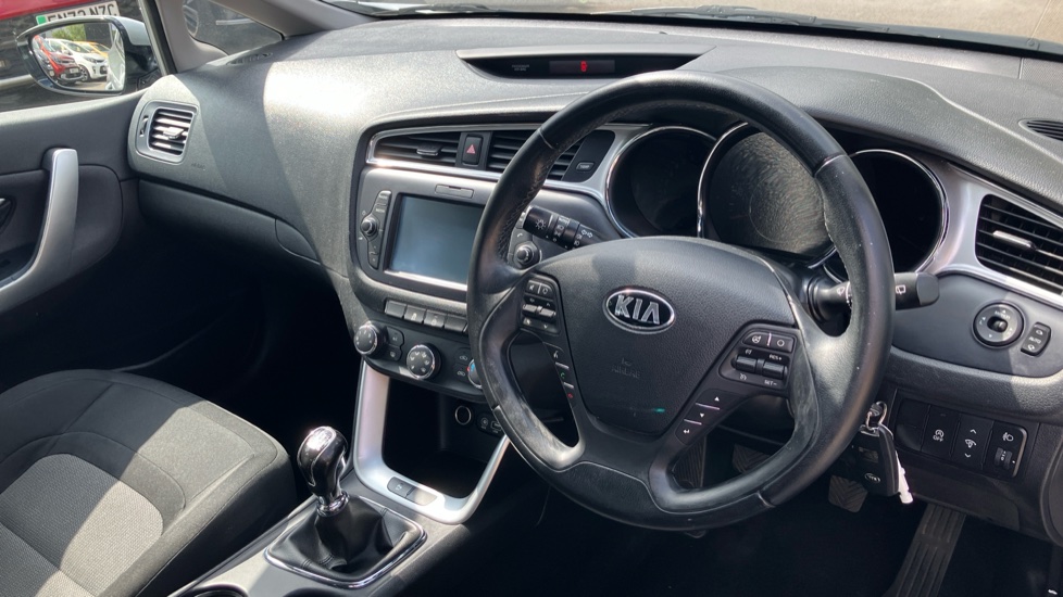 Kia Ceed 1.6 GDi ISG 2 5dr Petrol Hatchback - Image 11