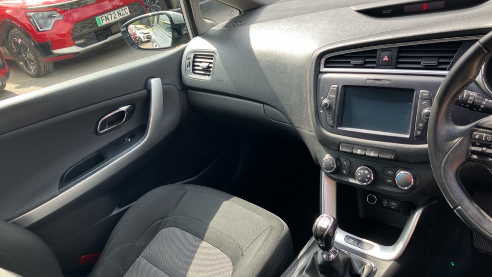 Kia Ceed 1.6 GDi ISG 2 5dr Petrol Hatchback - Image 14