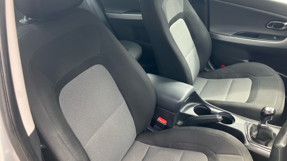 Kia Ceed 1.6 GDi ISG 2 5dr Petrol Hatchback - Image 37