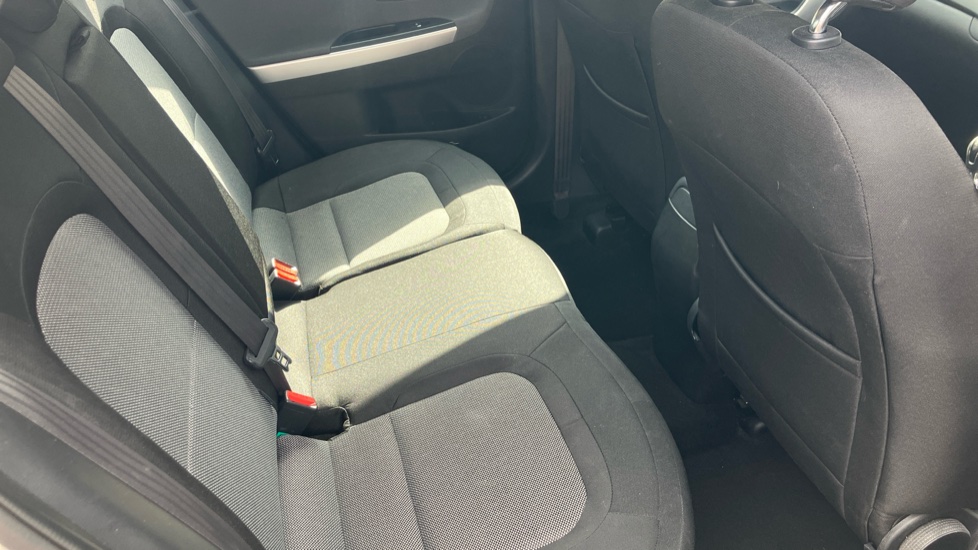 Kia Ceed 1.6 GDi ISG 2 5dr Petrol Hatchback - Image 38