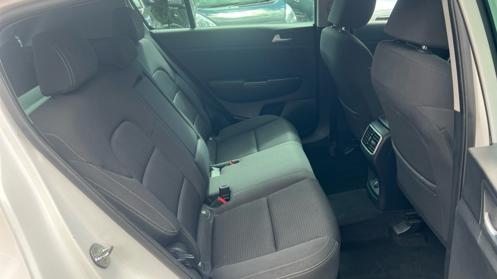 Kia Sportage 1.6 GDi ISG 2 5dr Petrol Estate - Image 27