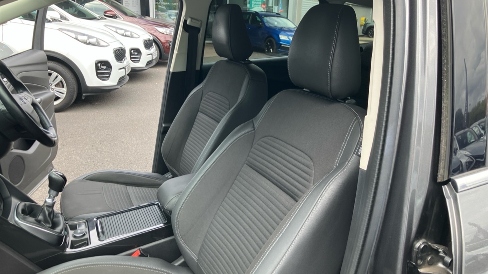 Ford Kuga 2.0 TDCi Titanium 5dr 2WD Diesel Estate - Image 45