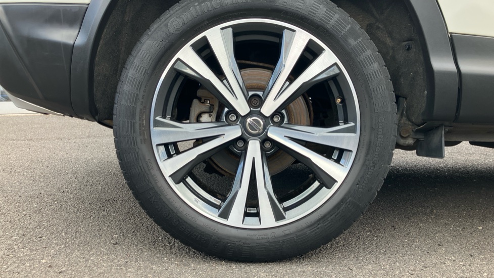 Nissan Qashqai 1.2 DiG-T N-Connecta 5dr Petrol Hatchback - Image 7