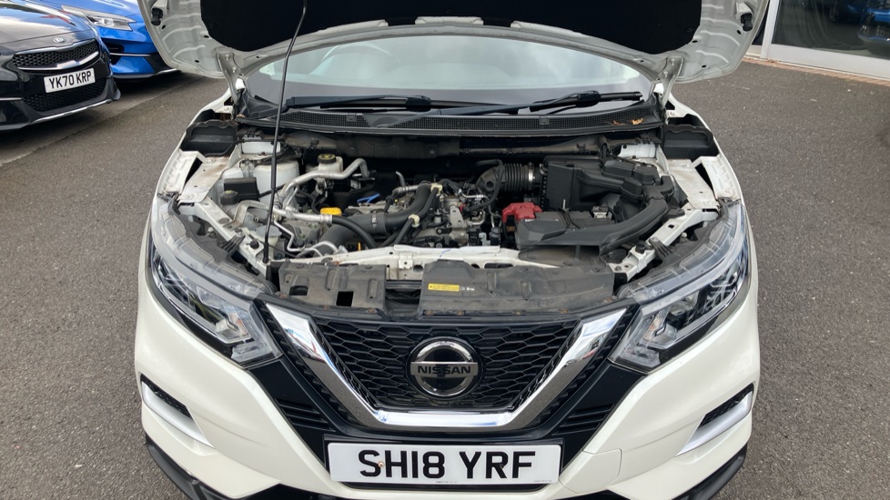 Nissan Qashqai 1.2 DiG-T N-Connecta 5dr Petrol Hatchback - Image 8