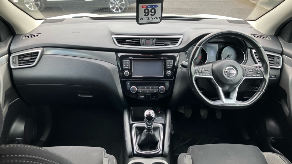 Nissan Qashqai 1.2 DiG-T N-Connecta 5dr Petrol Hatchback - Image 10