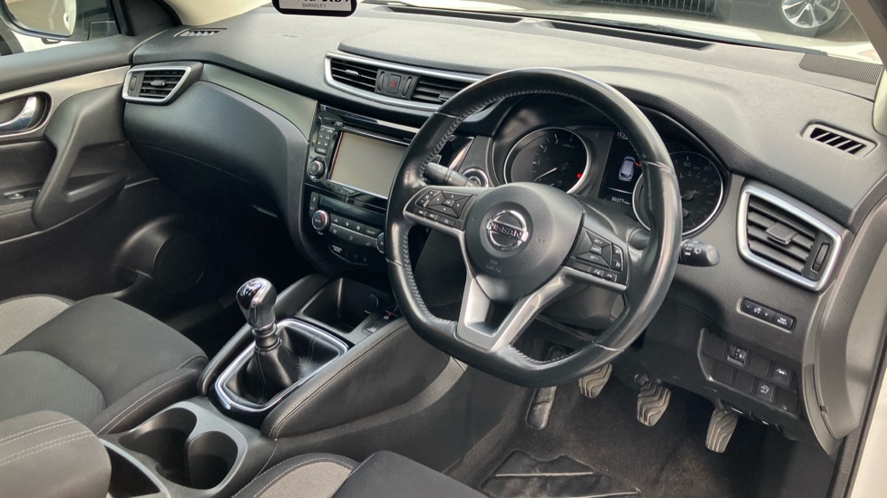Nissan Qashqai 1.2 DiG-T N-Connecta 5dr Petrol Hatchback - Image 11
