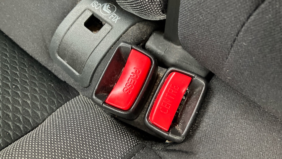 Nissan Qashqai 1.2 DiG-T N-Connecta 5dr Petrol Hatchback - Image 17