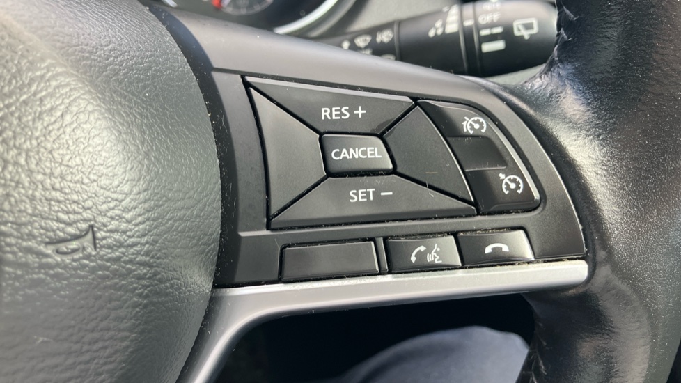 Nissan Qashqai 1.2 DiG-T N-Connecta 5dr Petrol Hatchback - Image 21