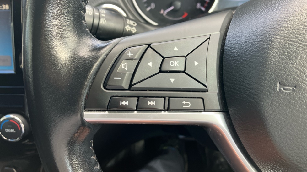 Nissan Qashqai 1.2 DiG-T N-Connecta 5dr Petrol Hatchback - Image 22