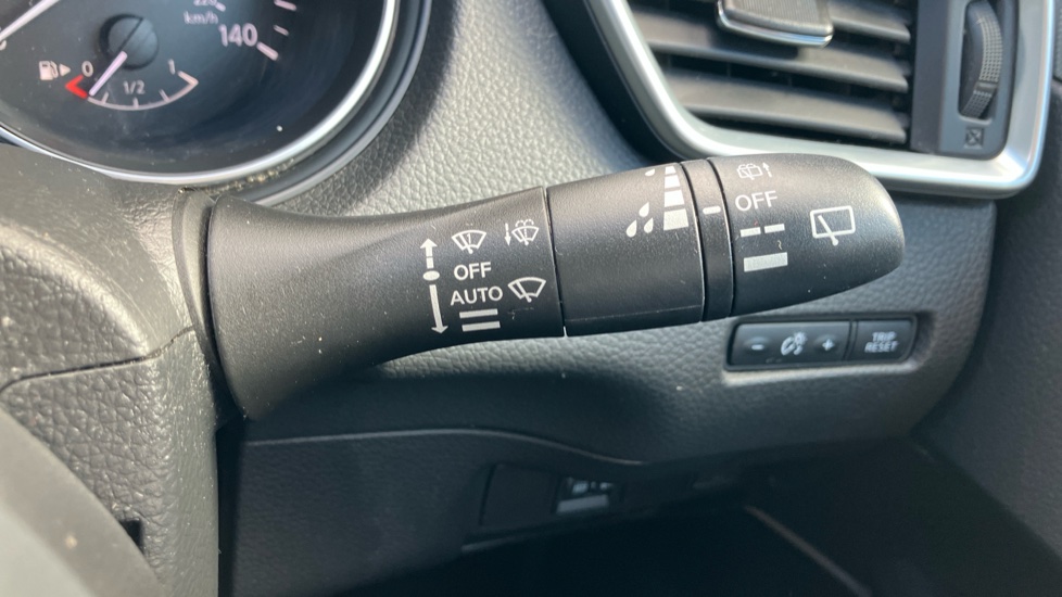 Nissan Qashqai 1.2 DiG-T N-Connecta 5dr Petrol Hatchback - Image 24
