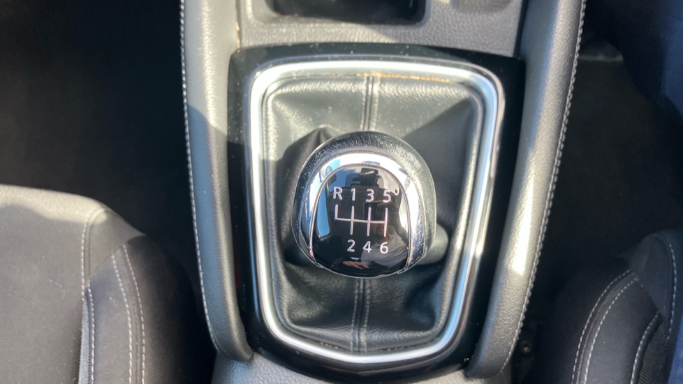 Nissan Qashqai 1.2 DiG-T N-Connecta 5dr Petrol Hatchback - Image 34