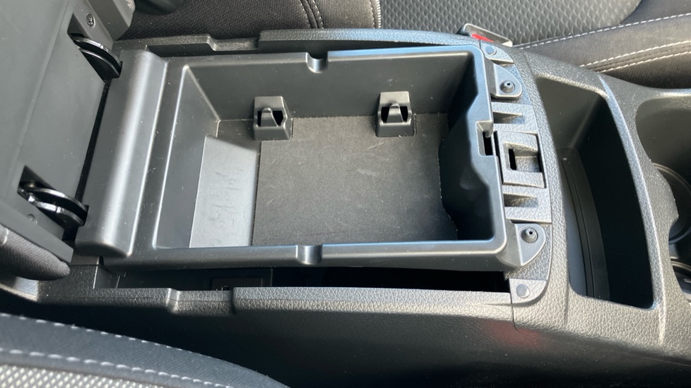 Nissan Qashqai 1.2 DiG-T N-Connecta 5dr Petrol Hatchback - Image 36