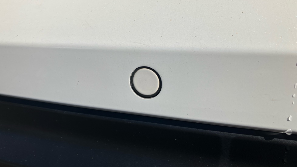 Nissan Qashqai 1.2 DiG-T N-Connecta 5dr Petrol Hatchback - Image 38