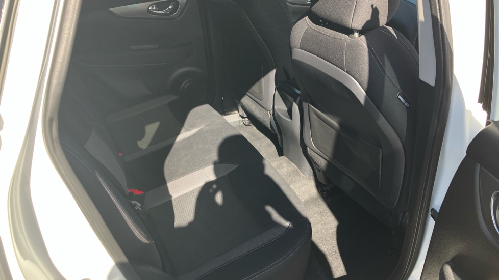 Nissan Qashqai 1.2 DiG-T N-Connecta 5dr Petrol Hatchback - Image 43