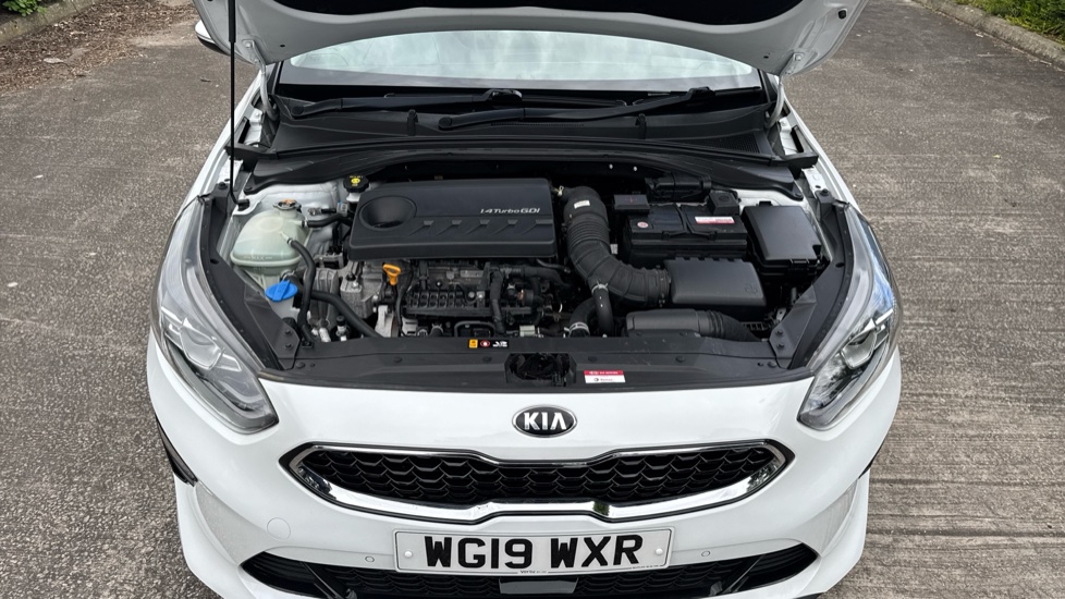 Kia Ceed 1.4T GDi ISG First Edition 5dr Petrol Hatchback - Image 8