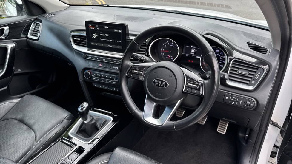 Kia Ceed 1.4T GDi ISG First Edition 5dr Petrol Hatchback - Image 11