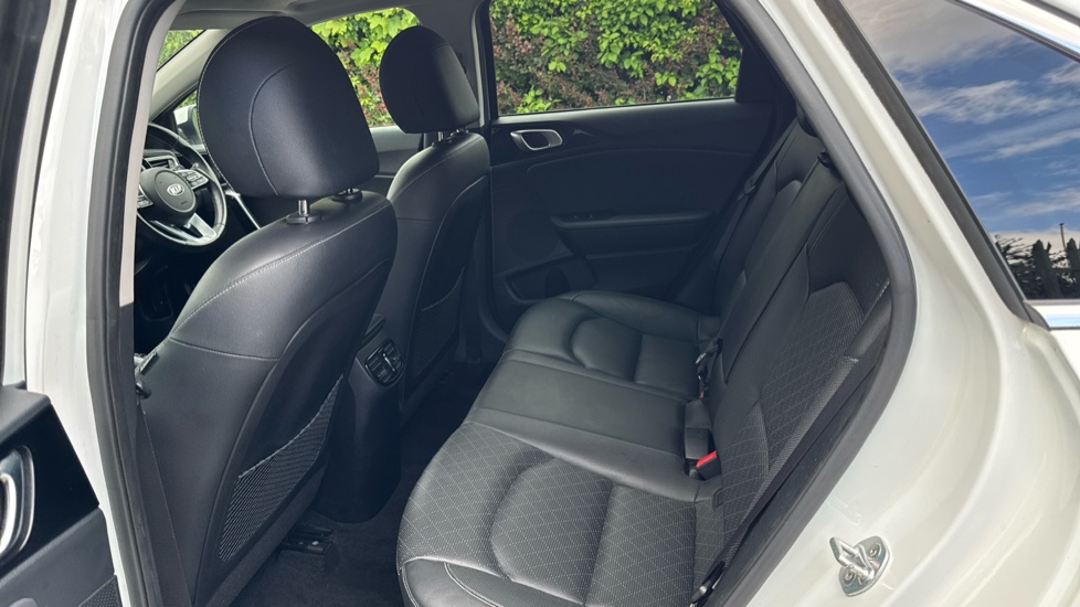 Kia Ceed 1.4T GDi ISG First Edition 5dr Petrol Hatchback - Image 16