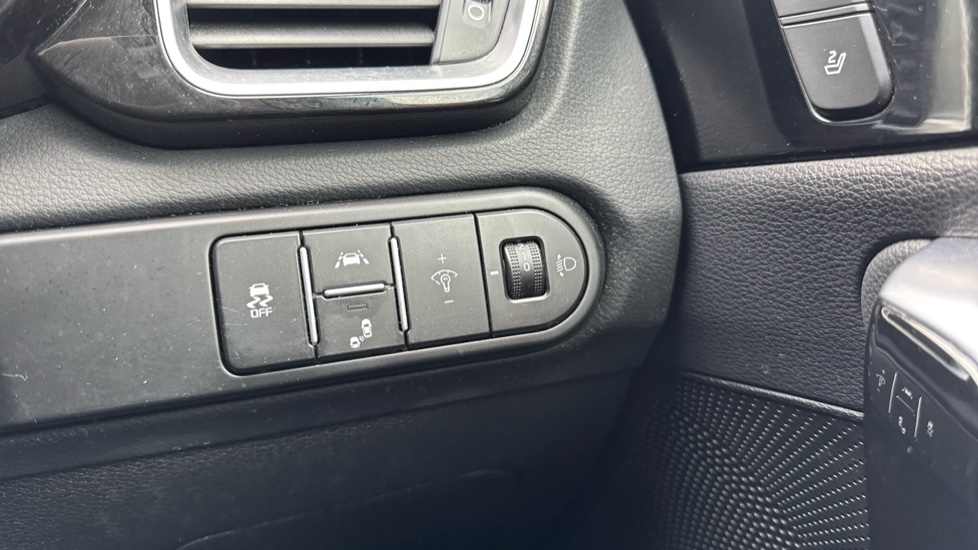 Kia Ceed 1.4T GDi ISG First Edition 5dr Petrol Hatchback - Image 31
