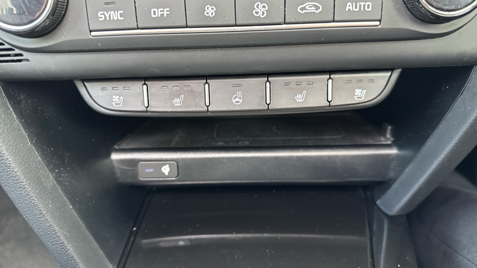 Kia Ceed 1.4T GDi ISG First Edition 5dr Petrol Hatchback - Image 38