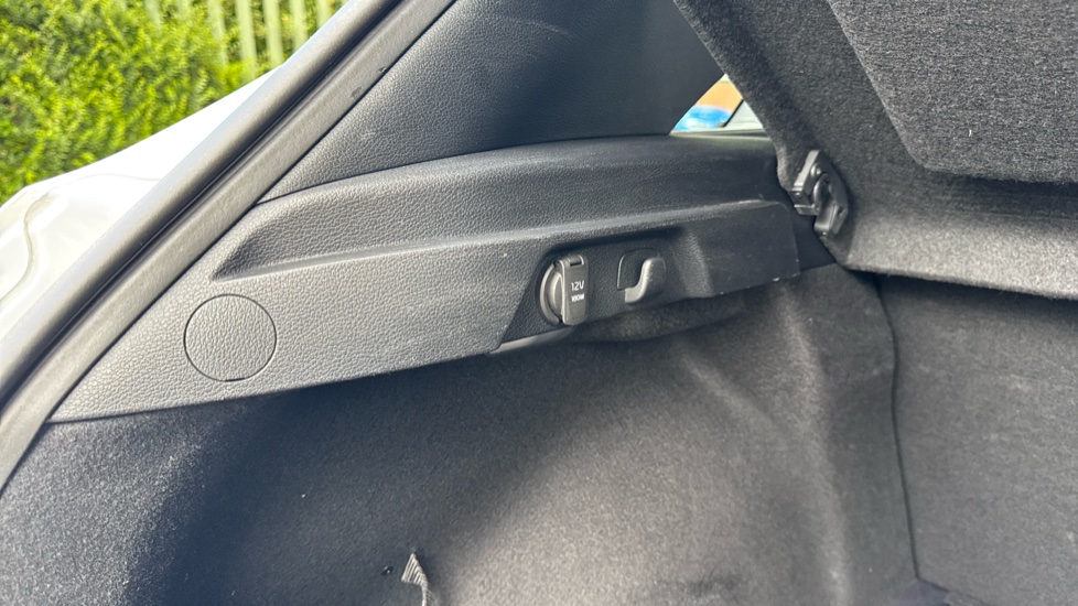 Kia Ceed 1.4T GDi ISG First Edition 5dr Petrol Hatchback - Image 39