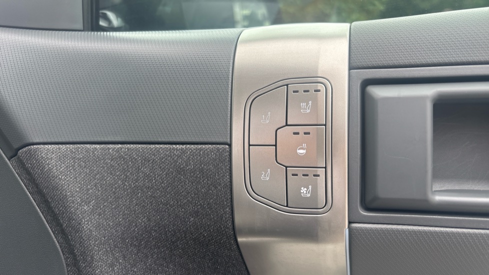 Kia EV3 150kW GT-Line S 81.4kWh 5dr Auto Electric Estate - Image 21