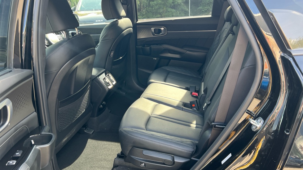 Kia Sorento 1.6 T-GDi HEV Edition 5dr Auto Hybrid Station Wagon - Image 16