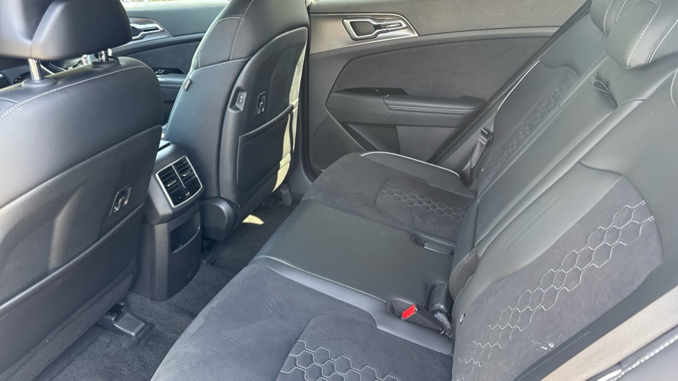 Kia Sportage 1.6T GDi PHEV GT-Line 5dr Auto AWD Estate - Image 16
