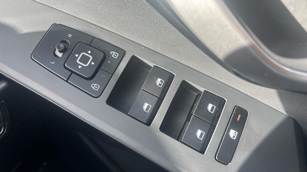 Kia Niro 1.6 GDi Hybrid 2 5dr DCT Hybrid Estate - Image 21