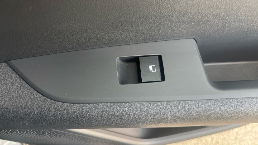 Kia Niro 1.6 GDi Hybrid 2 5dr DCT Hybrid Estate - Image 32