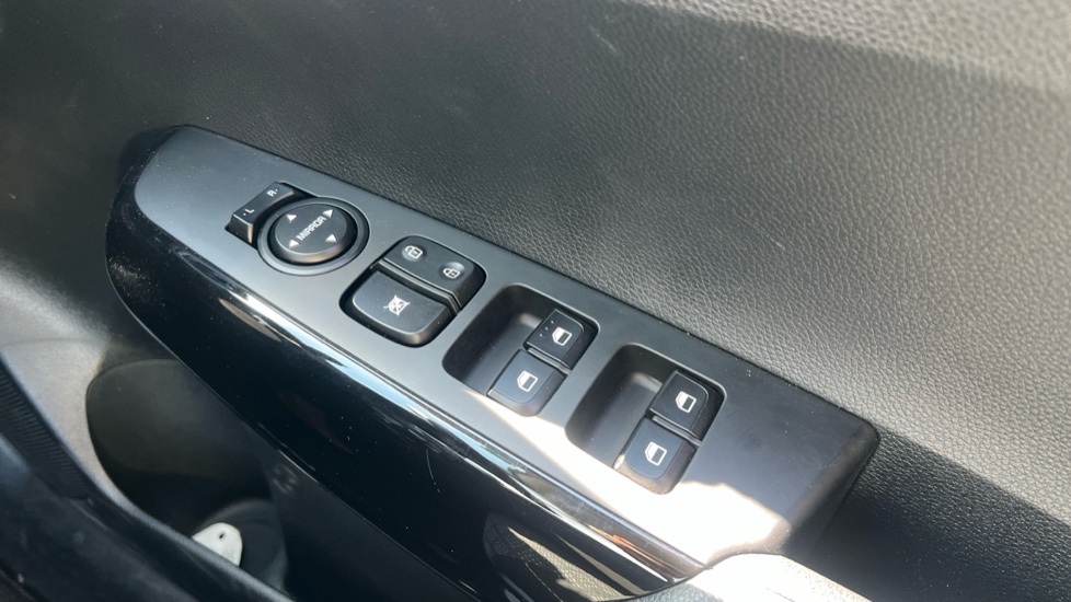 Kia Picanto 1.0 Pure 5dr Auto Petrol Hatchback - Image 32
