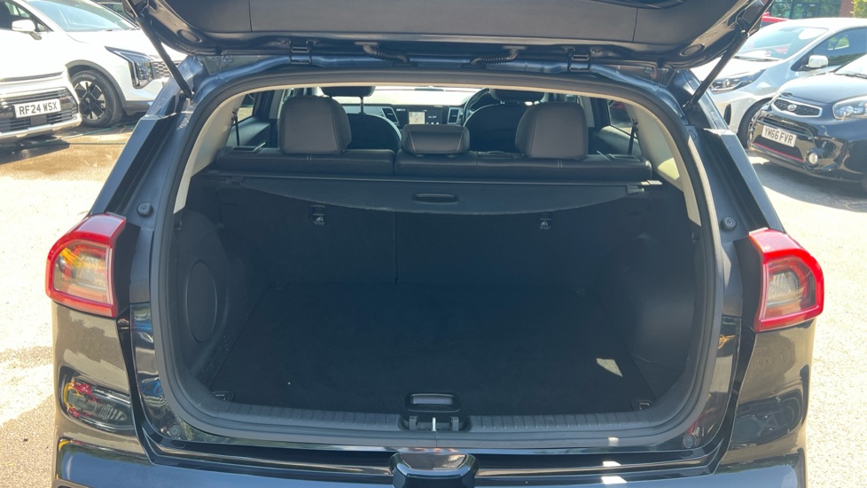 Kia E-Niro 150kW First Edition 64kWh 5dr Auto Electric Estate - Image 4