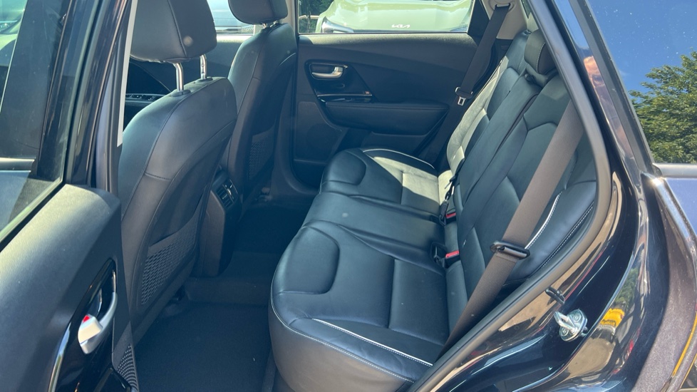 Kia E-Niro 150kW First Edition 64kWh 5dr Auto Electric Estate - Image 16