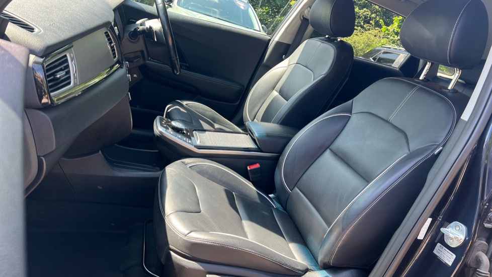 Kia E-Niro 150kW First Edition 64kWh 5dr Auto Electric Estate - Image 21